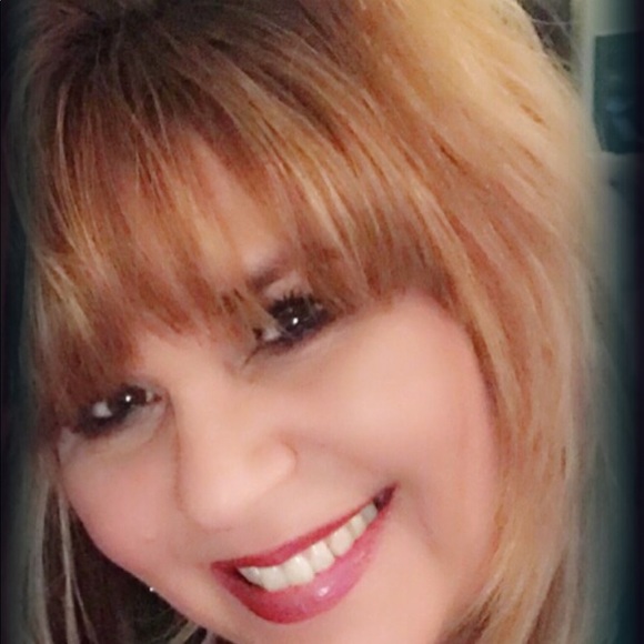 Meet your Posher, Tricia - Picture 1 of 5